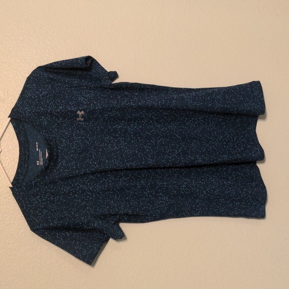 Buy1 Get1 Free Tops! Like new under armour M workout top - Picture 2 of 5